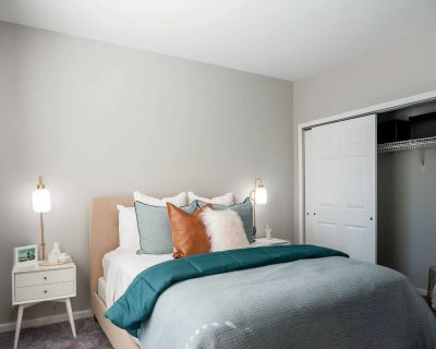 Renovated Mount Holly with Den - Private Room (2 Bed 2 Bath) - A (Has an Apartment). Room in...