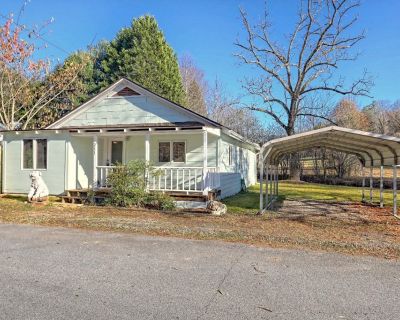 Charming Remodeled 2 Bedroom / 2 Bath Home On Creek In the Mountains!