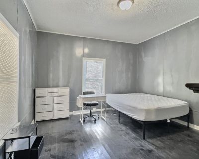 Prime Winston Salem Location!!! (id. 19605) (Has an Apartment) on iROOMit....