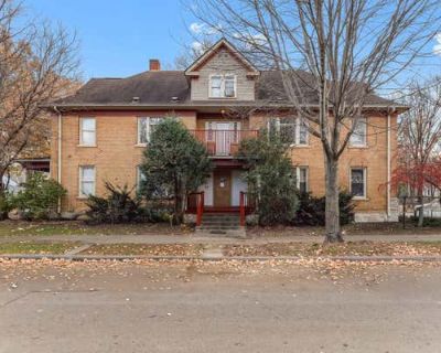 3 Bedroom 2BA 1329 ft Condominium For Sale in MINNEAPOLIS, MN