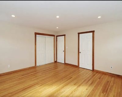 Minimum stay: 1 month. Deposit: 900. Bills included. Age preference: 18 - 70. Available for students. Two bedrooms would be going for rent out of this beautiful three house. The house has a very lovely kitchen, beautiful bedrooms/bathrooms and a friendly neighbourhood. Pet's are also allowed.