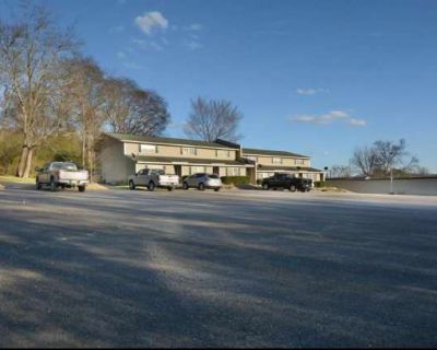 2 Bedroom 3BA 1100 ft Pet-Friendly Apartment For Rent in Garland County, AR