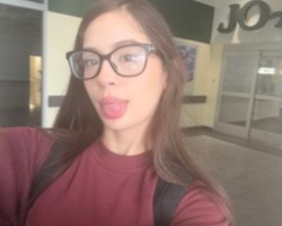 Victoria M is looking for a New Roommate in Chicago with a budget of $1100.00