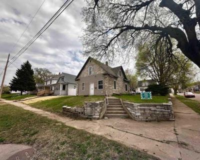 3 Bedroom 1BA 1053 ft Single Family Home For Sale in SIOUX CITY, IA