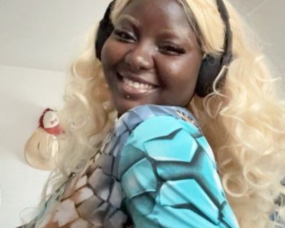 Female College Student Looking For A Room