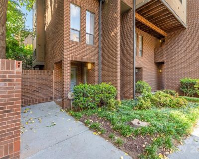 2 Bedroom 1BA 918 ft Condo For Sale in Charlotte, NC