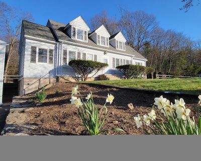 3 Bedroom 2BA 2097 ft Apartment For Rent in Darien, CT