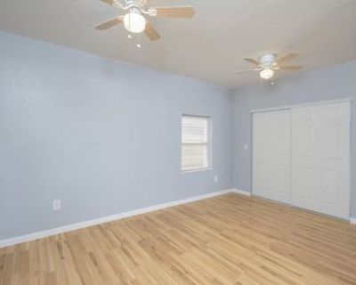 1800 1/2 50th Ave N, Saint Petersburg, FL 33714
