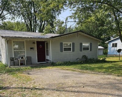 3 Bedroom 1BA 996 ft Single Family House For Sale in Eldon, MO