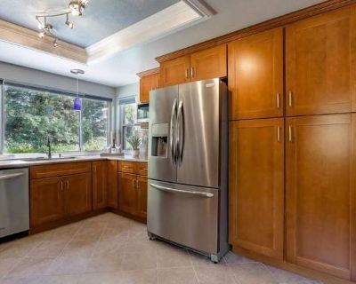 Private room with shared bathroom in a House, San Ramon, CA 94582