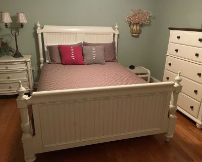 OFF-WHITE BEDROOM SET/REDUCED!!