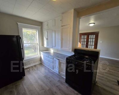 3 Bedroom 1BA 0 ft Pet-Friendly Apartment For Rent in Waterloo, IA