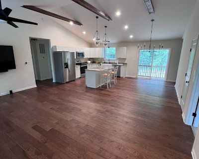 Private room with own bathroom in a House with 1 roomie, Orange, VA 22960