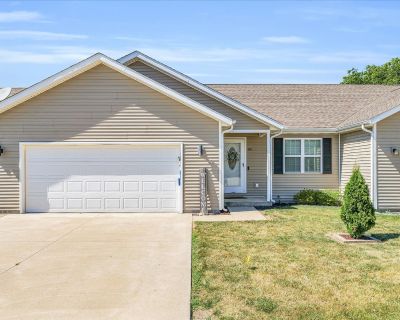 3 Bedroom 2BA 1289 ft Condo For Sale in Fisher, IL