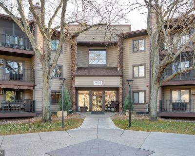 2 Bedroom 1BA 952 ft Pet-Friendly Condo For Sale in Bloomington, MN