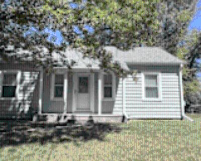 2 Bedroom 1BA 770 ft² House For Rent in Clear Lake, IA 212 S 14th St