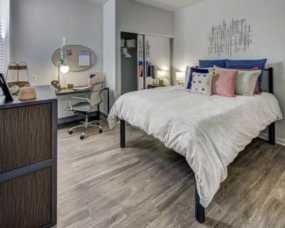 3 Bed - 3 Bath - G (Has an Apartment). Room in the 1 Bedroom 1BA Apartment For Rent