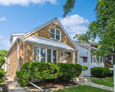 4 Bedroom 3BA 2140 ft Single Family House For Sale in Chicago, IL