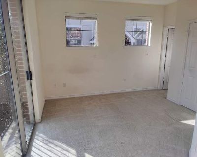 Private room with own bathroom in a Townhouse, Richardson, TX 75080