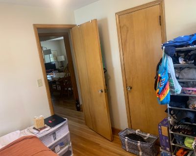 Total rooms: 3. Deposit: $425.00 * Utilities included?: Yes * Fees apply?: No. References required. No preference. Smoking is allowed. Not for couples. Furnishings: Unfurnished * Parking: Yes * Garage: No * Yard/patio: Yes * Balcony/roof terrace: No * Disabled access: No * Living room: shared * Broadband included: Yes. Availability Available Nov 18 2025 Minimum term None Maximum term None. Hi, ...