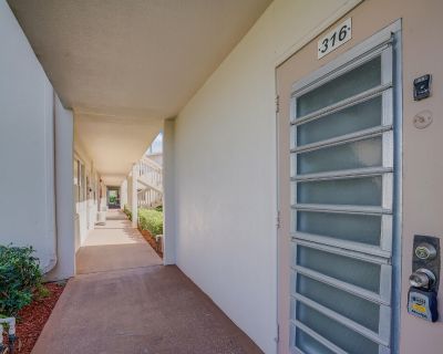 2 Bedroom 1BA 828 ft Condo For Sale in Deerfield Beach, FL