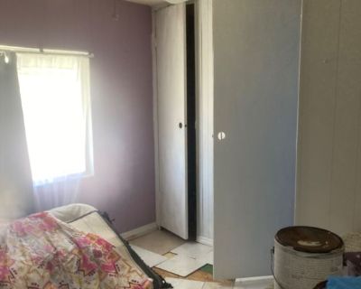 Room for rent W/own bathroom n shower er 850 a month