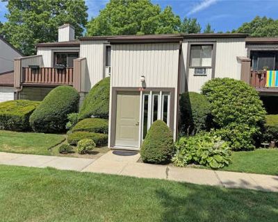 2 Bedroom 1BA 883 ft Condominium For Sale in RONKONKOMA, NY