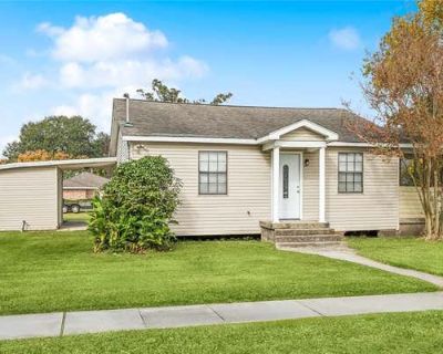 3 Bedroom 1BA 978 ft Single Family Home For Sale in CHALMETTE, LA