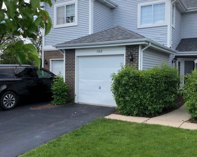 2 Bedroom 2BA 1079 ft Townhouse For Sale in Lombard, IL