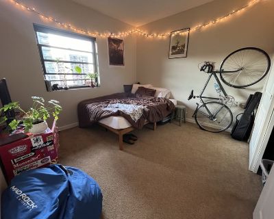 Furnished Room for Rent - Room for rent on Park Blocks - private bathroom