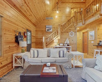3 Bedroom 2BA Cabin Vacation Rental in Kingfisher Cove Cabin 19, Saugatuck, MI