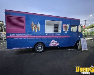 New Build-Out - 2003 24' Freightliner MT45 Soft Serve Ice Cream Truck