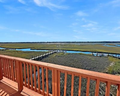 7214 Fiddler Ln. Fabulous 2 BR/2.5 BA Waterfront townhome located on a quiet side street on Chincoteague Island's East Side. Fully furnished and all appliances (including washer/dryer) included. Enjoy waking up to lighthouse views, and sipping coffee from the multi-level decks overlooking the Channel! Fish or crab from the pier. Pets considered. Available November 1st.. 2 Bedroom. 2.5 Bathroom....