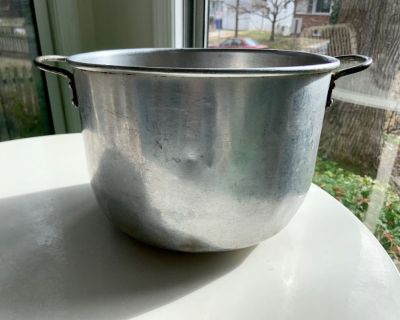 3 Qrt Vintage Aero Aluminum   Pot