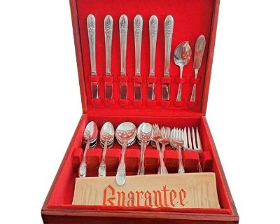 Vintage Wm. Rogers Mfg. Co. Extra Plate Silverplate Flatware Set