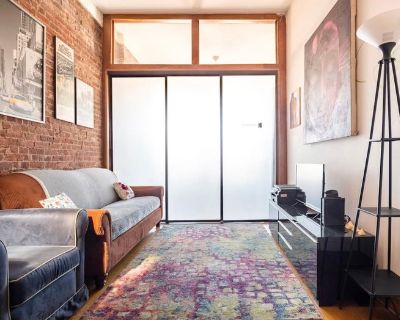 Total rooms: 5. Deposit: $1,100.00 * Utilities included?: Yes. Non-smoking. Furnishings: Furnished * Balcony/roof terrace: Yes * Disabled access: * Living room: shared * Broadband included: Yes. Availability Available Now Minimum term 6 months Maximum term None. We are looking for a new roommate to share our artistic 5 bed/ 2 bath East Harlem apartment! 1. The room Is available Dec 1 for long t...