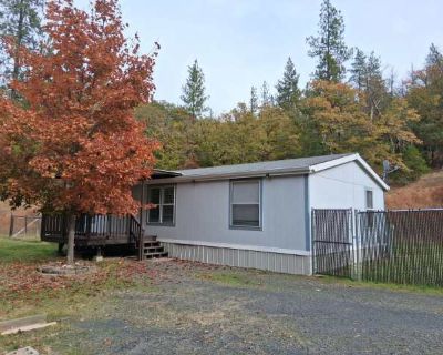 3 Bedroom 2BA 1056 ft Pet-Friendly Apartment For Rent in Jackson County, OR