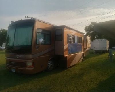 2004 Fleetwood Discovery 39L