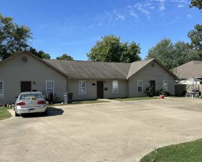 1707 Henry Street. image_url. Dishwasher Air conditioning Ceiling fan Unit Amenities air conditioning ceiling fan dishwasher. 2 Bedroom. 1 Bathroom. 0 ft