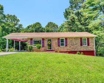 3 Bedroom 1BA 975 ft Single Family Home For Sale in ROCKY MOUNT, VA