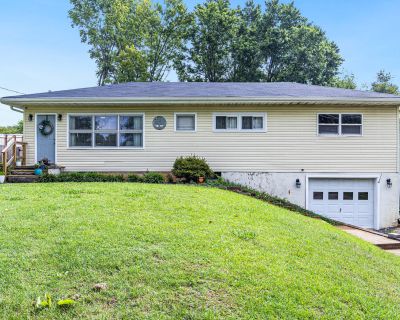 3 Bedroom 2BA 1212 ft Single Family House For Sale in Bristol, VA
