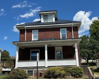 407 SOMERSET STREET. image_url. W/D hookup Patio / balcony Dishwasher Parking Recently renovated Air conditioning Unit Amenities air conditioning carpet ceiling fan dishwasher microwave patio / balcony range refrigerator w/d hookup recently renovated Property Amenities on-site laundry parking. 3 Bedroom. 2 Bathroom. 0 ft