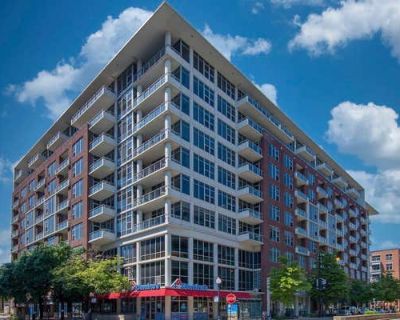 1 Bedroom 1BA Condominium For Sale in CHICAGO, IL