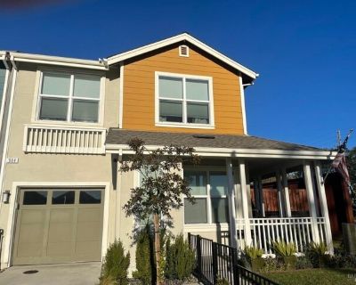 904 Prospect Ave. This lovely 4 bedroom, 2.5 bath home sits on the East side of Santa Rosa just off Sonoma Highway. Features include washer and dryer, gas range, French door refrigerator, air conditioning, one car garage, and much more. Conveniently located near Oliver's Shopping Center. Beautiful backyard with a gazebo for entertaining or just to spend a quiet evening relaxing. Small pet consi...