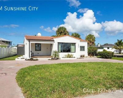 5 Bedroom 3BA 2326 ft Furnished Pet-Friendly Single-family home For Rent in Redington Beach, FL