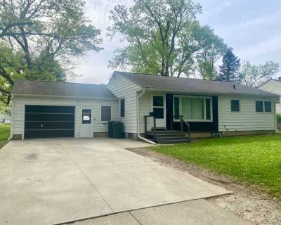 4 Bedroom 2BA 1250 ft Apartment For Rent in Cedar Falls, IA