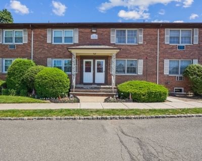 1 Bedroom 1BA Condo For Sale in Millburn, NJ