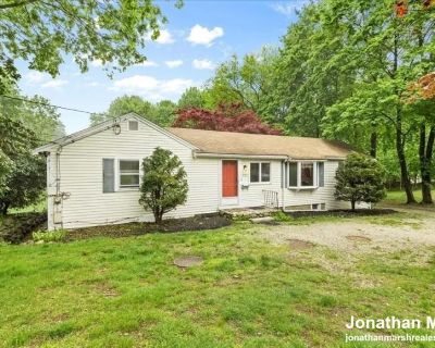 3 Bedroom 2BA House For Rent in Hingham, MA