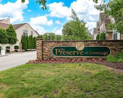 3 Bedroom 2BA 1901 ft Condo For Sale in Bohemia, NY