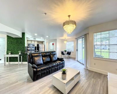 You MUST SEE this beautiful 1/1 Condo at Bermuda Dunes - FULLY FURNISHED & FULLY EQUIPPED!

 
This Gated community is very well located and has amazing amenities like a pool, Jacuzzi, Gym, tennis court, and much more. 
The Condo is conveniently located at the back of the building for peace and privacy.  
    
Features:  
1 Bed / 1 Bath
King Size Bed
Professionally Furnished & Interior Decorated...